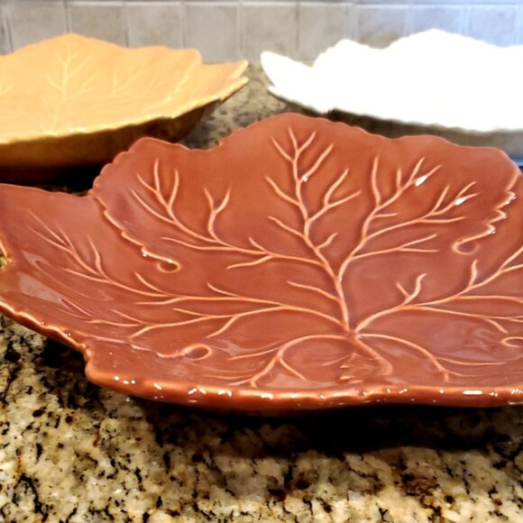 Harry and David Fall 3 Leaf Plates Autumn Thanksgiving Decor Serving 3 Colors - Picture 3 of 5